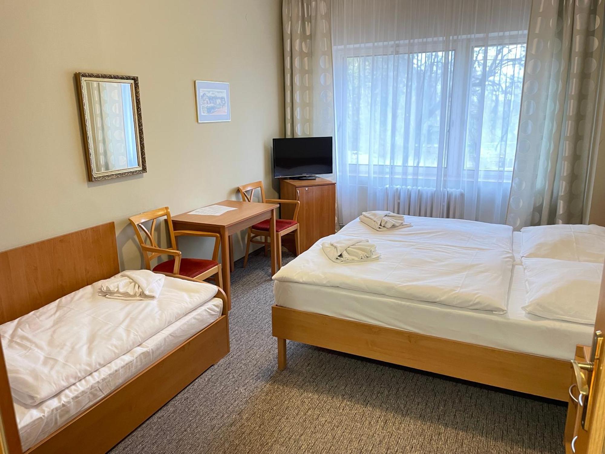 Economy Triple Room,1730043394:JPEG